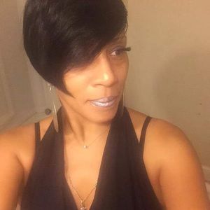 Meet your Posher, Dena